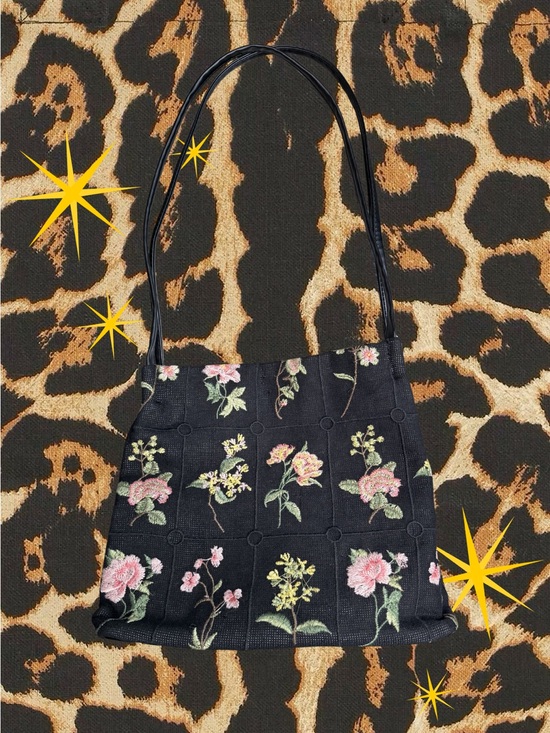 Handbags - Women’s Black Floral Embroidered Messenger Shoulder Bag | Excellent Condition